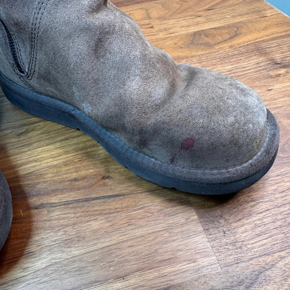Ugg Boots Style 1890 Mid Calf Suede Sheepskin Brown Size 6 FLAW